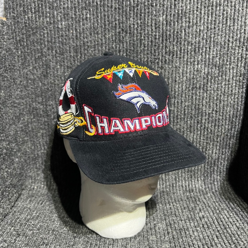 Vintage Broncos Logo Athletic Hat Men OSFA Black Super Bowl XXXII Champions Cap‎